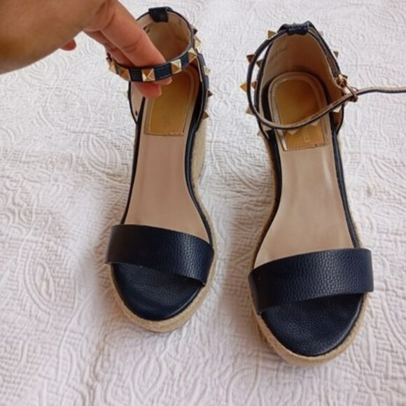 VICTORIA EDAMES Sandals Size 7 Kris Blue Leather Studded Wedge Ankle Strap - Picture 6 of 7